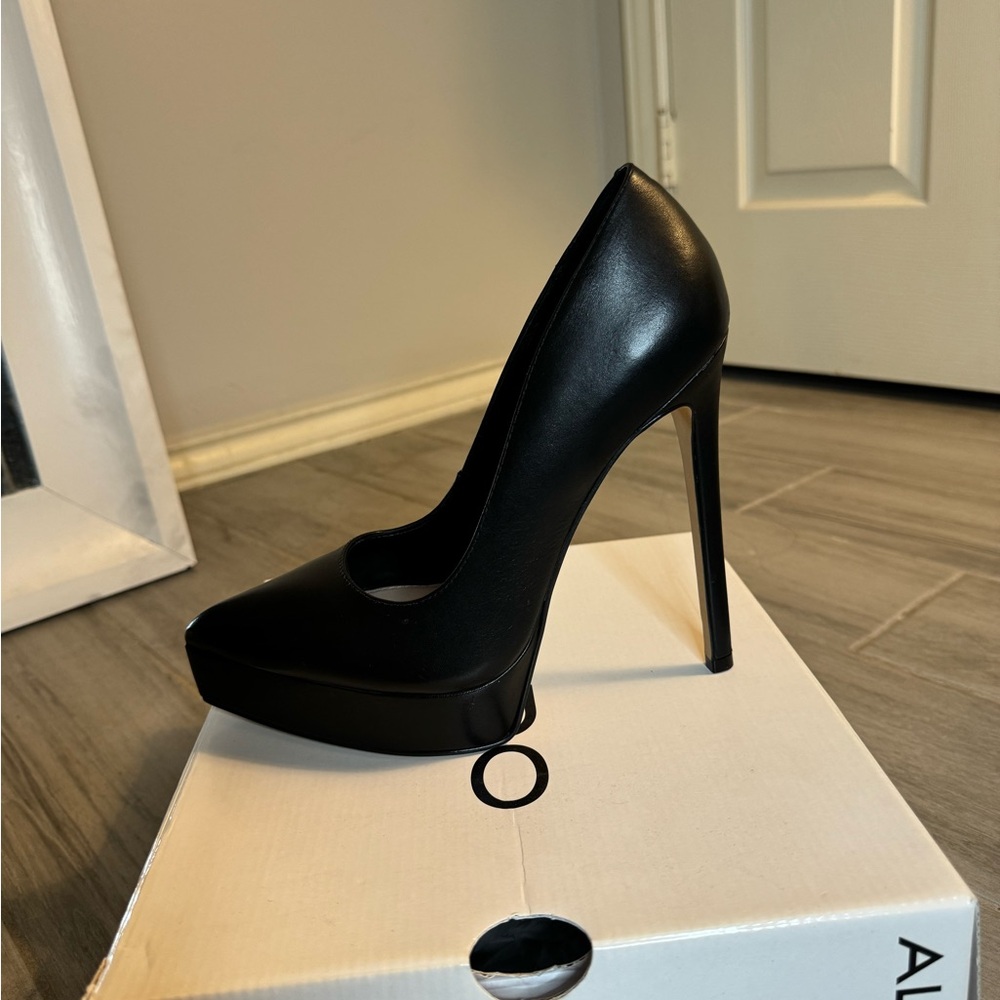 Elegant Black High Heel Pumps